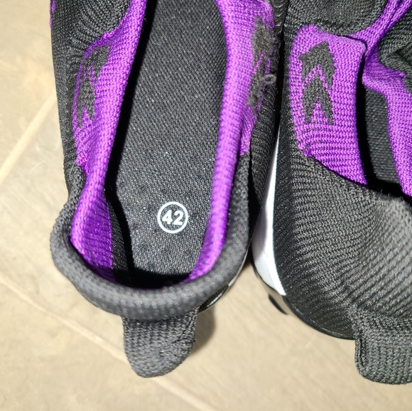 Walking shoes - Picture 2 of 8